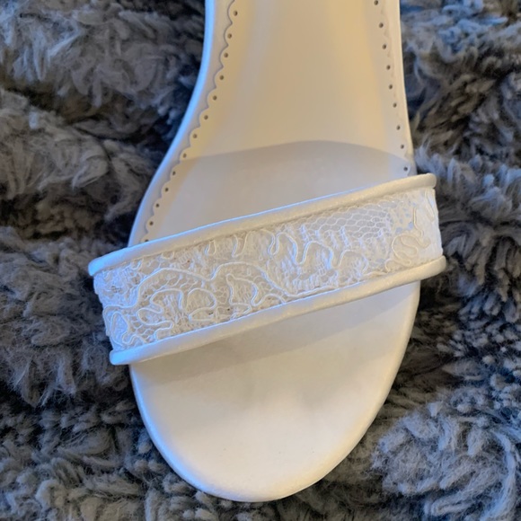 Bella Belle LEILA
Lace Bow Wedding Shoes With Stiletto Heel - Picture 5 of 9